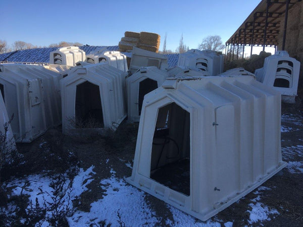 Listing #DD1531 - Hampel Calftel and Agriplastics Calf Hutches