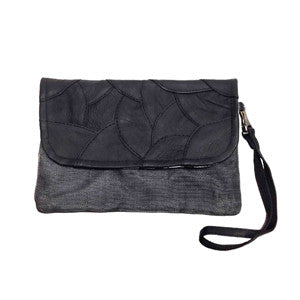 Embed pouch