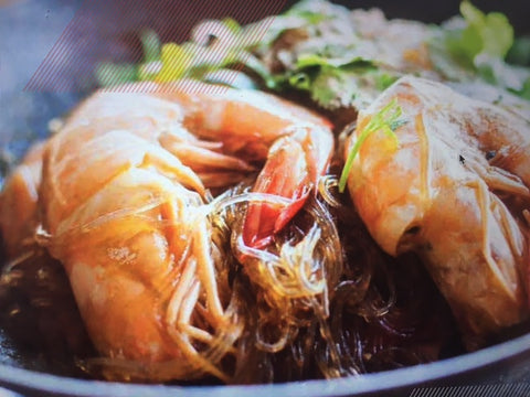 Glass Noodle in a hot pot with ginger and king prawns