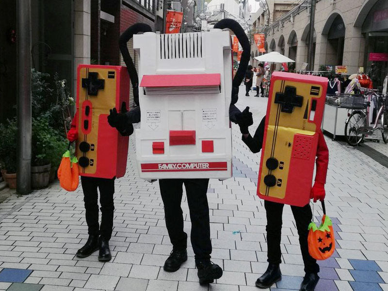 Techie costumes - Nintendo Superfamicom with controllers