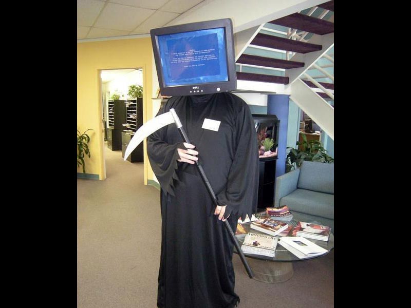 Funny costume - Blue Screen of Death Reaper