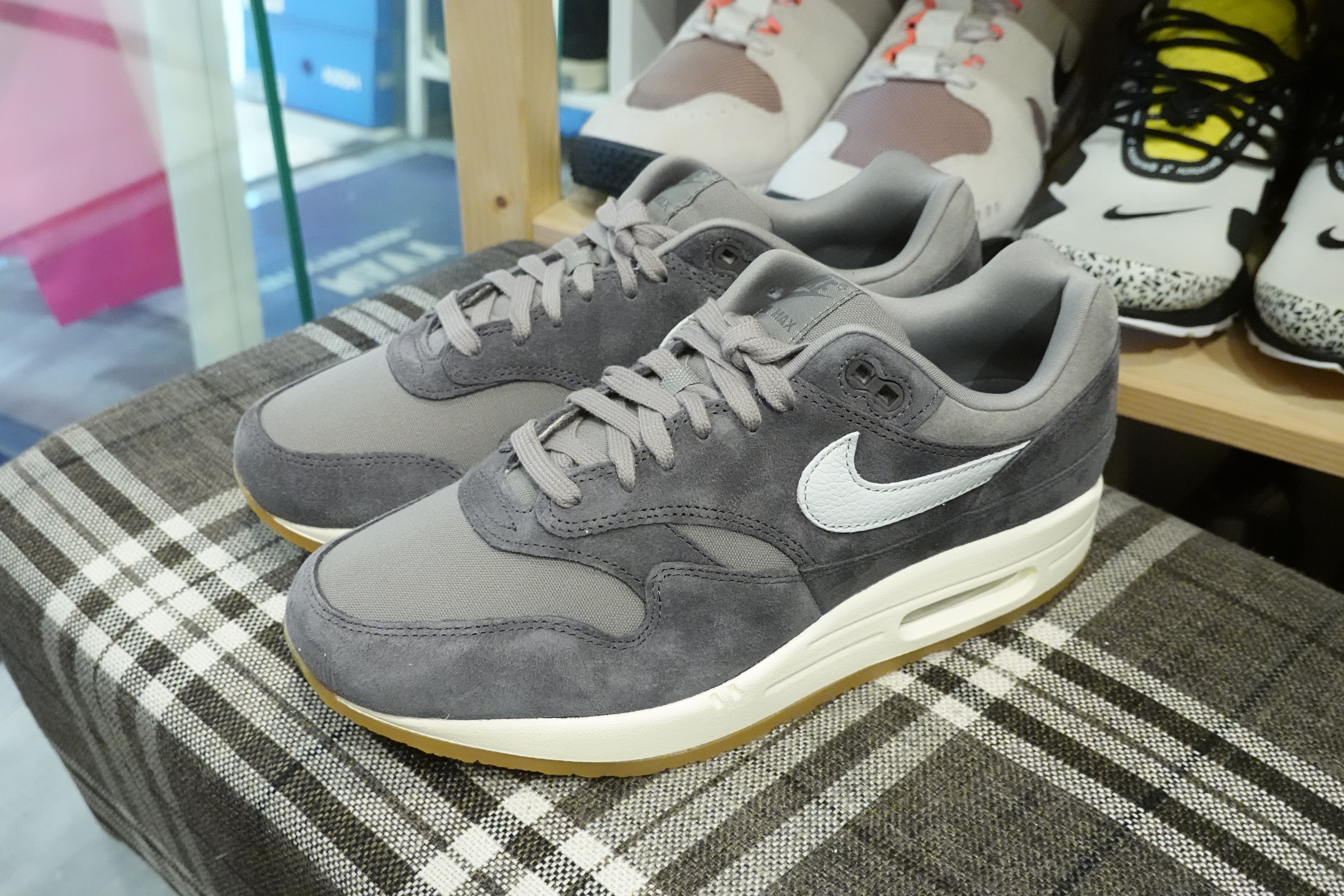 håndjern to uger hellige Nike Air Max 1 Premium - Soft Grey/Neutral Grey/Thunder Grey – Navy Selected