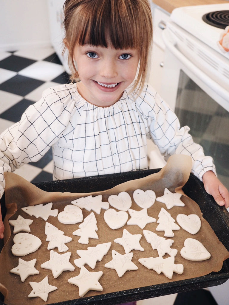 DYI Christmas ornaments with baking soda dough