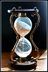 Hour Glass - https://www.flickr.com/photos/aidanmorgan/2331754875