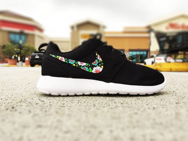 nike roshe run floral