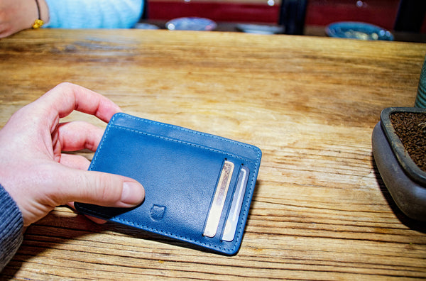 13 reasons to use a minimalist Front Pocket Wallet - axesswallets