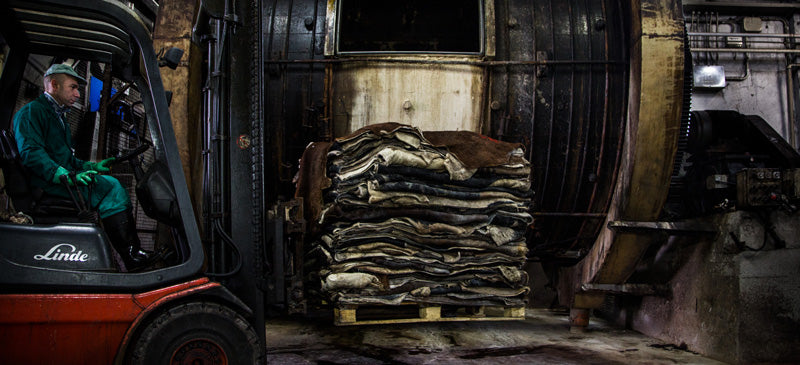 Leather Dyeing Techniques: Tanneries Vs. Leather Craftsmen