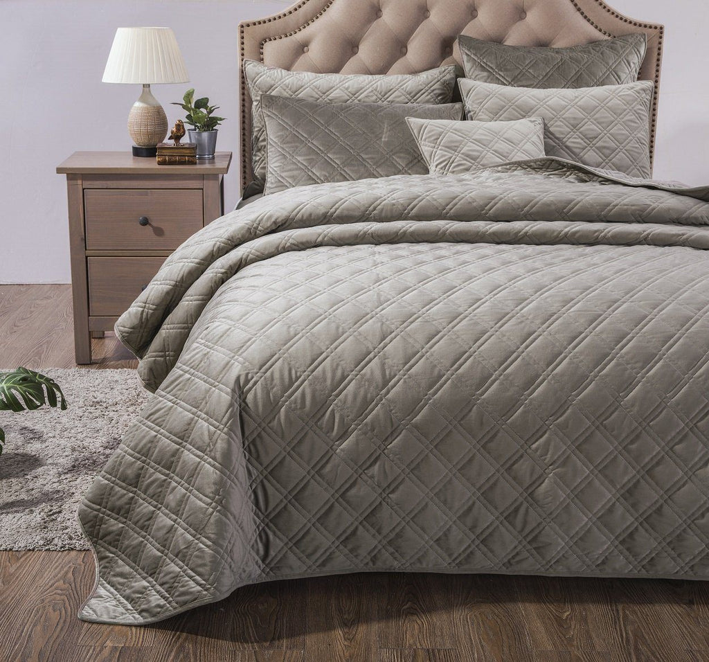 Dada Bedding Velveteen Double Sided Quilted Coverlet Bedspread Set