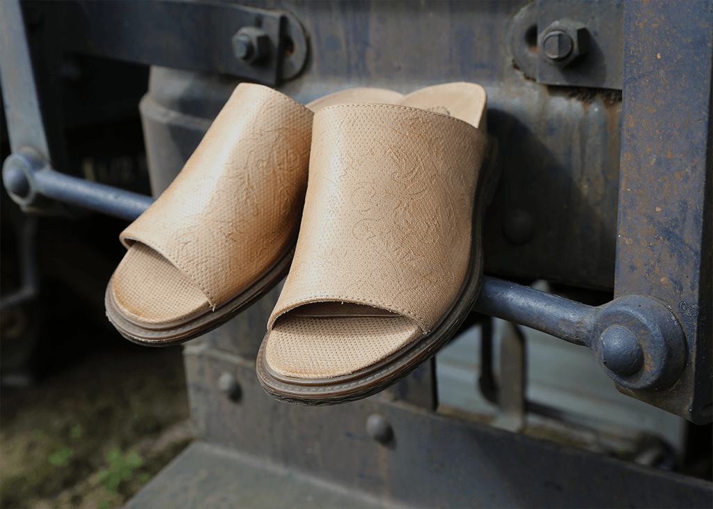 Embrace Easter weekend style with the Drifter, OTBT's comfortable women's mules.