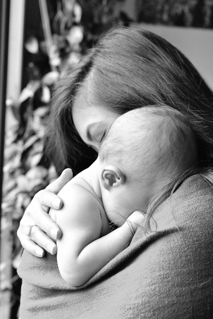 7 tips for better mother baby bonding - wholesome linen blog