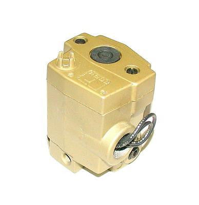 NEW ROSS SOLENOID VALVE 1/8 NPT 110/120 NPT MODEL W744B79