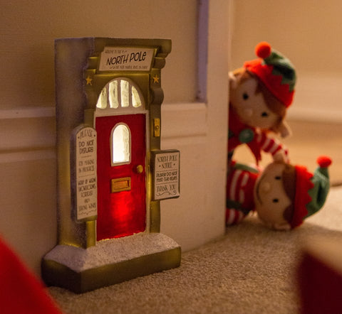 elf_arrival_ideas_christmas_elf_door