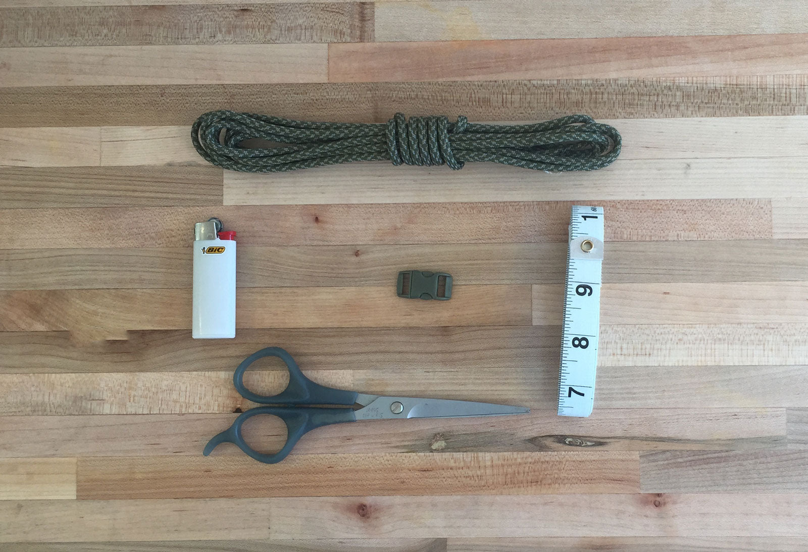 How to Make a Paracord Wilderness Survival Bracelet