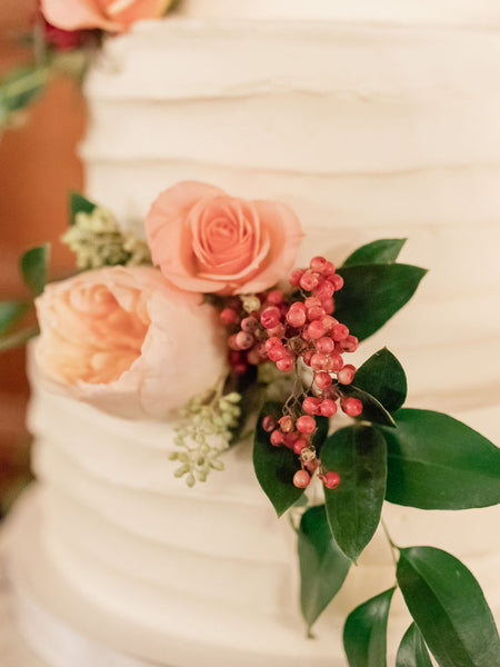 wedding cake flowers berries and pink english garden roses