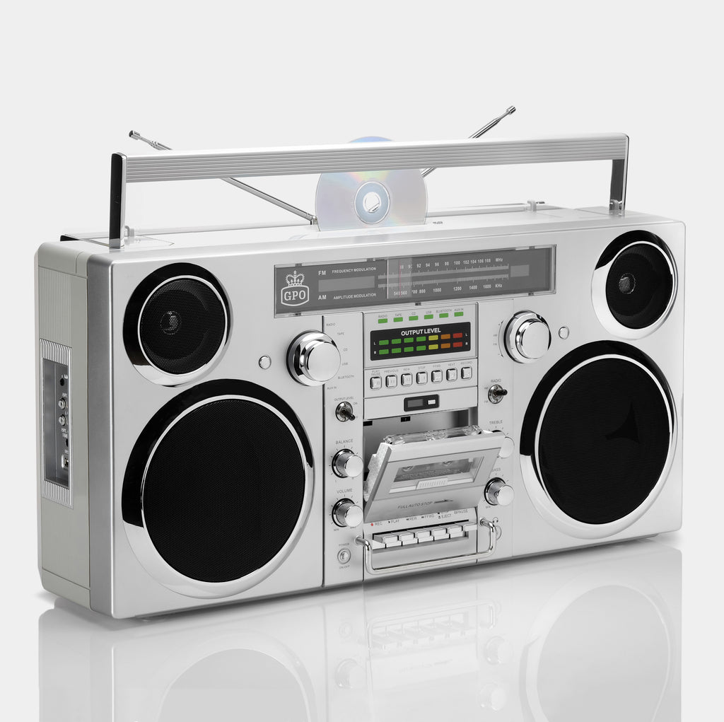 Installeren pack Telemacos GPO Brooklyn Bluetooth Boombox Stereo Silver Cassette and CD Player –  Retrospekt