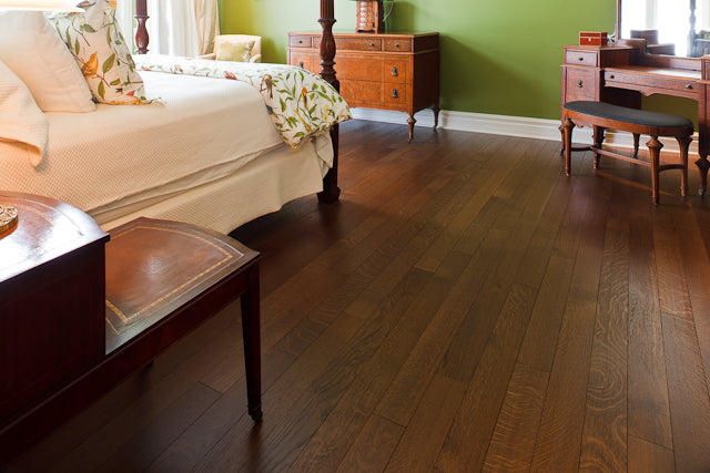 Dark Hardwood Flooring in Oak 