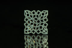 Mashrabyia in white gold with diamonds