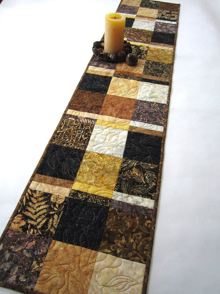 cream colored table runner