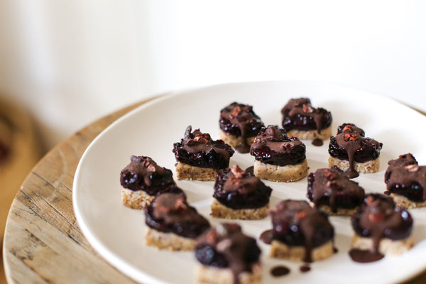 Vanilla, Berry + Peppermint Bites