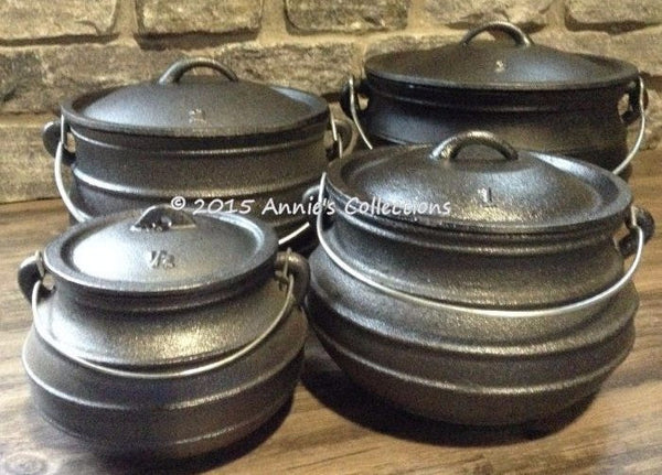 http://cdn.shopify.com/s/files/1/0889/6726/products/flat-bottom-potjie-plats-cast-iron-potjie-flat-bottom-2-bean-pot-dutch-oven-2_grande.jpg