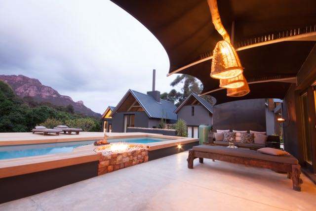 Villa Maison Noir, Capetown . Pool in the evening.