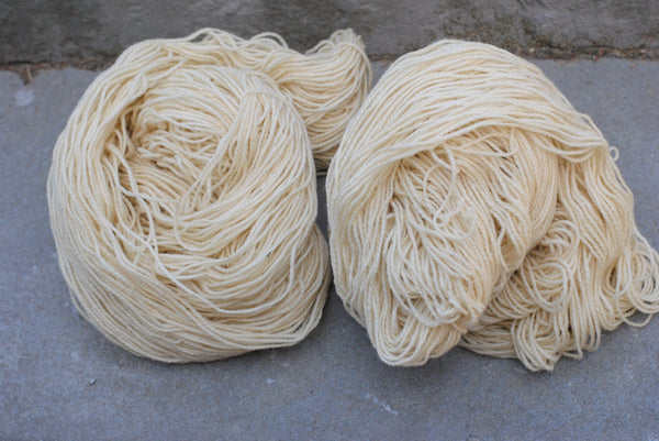 Undyed natural wool yarn