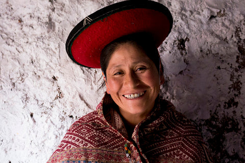 Master Peru weaver Angela Milo Huallpa