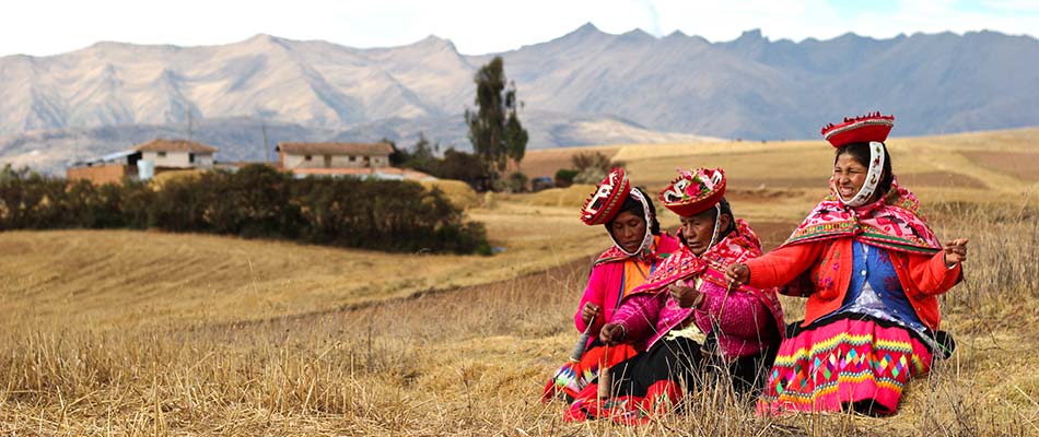 women's traditional clothing Peru