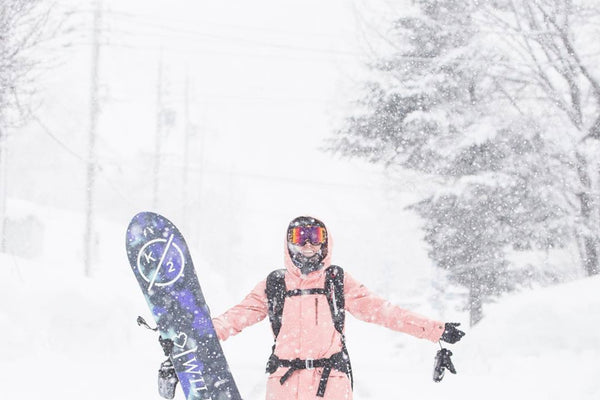 Mirte Dumping Snow Snowboarding