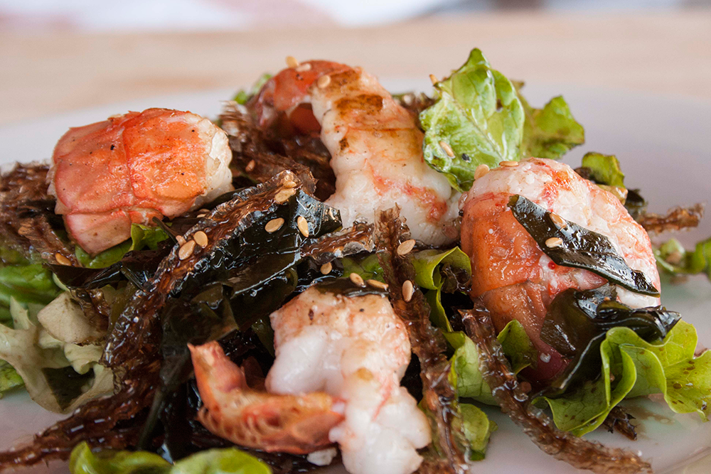 Ensalada de cigalas con algas Sal y Laurel