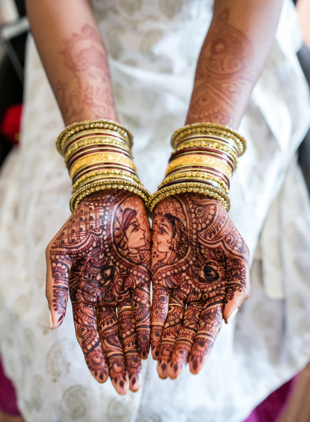bride mehndi hands bangles