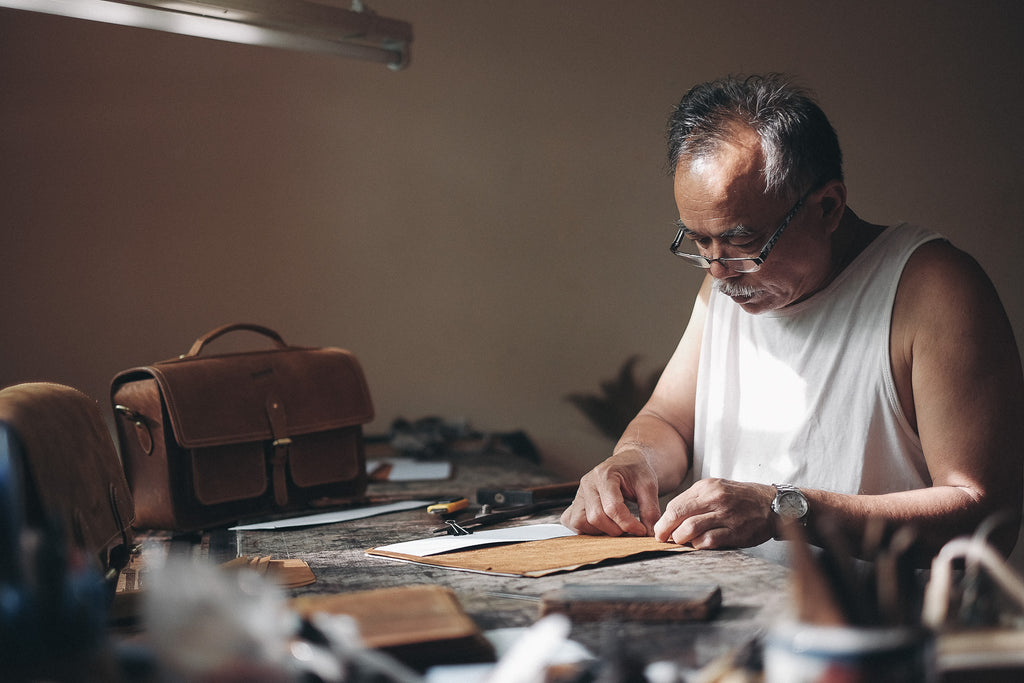 ขั้นตอนการผลิตของกระเป๋าเมเมนโตะ process of making Memento Bag genuine leather