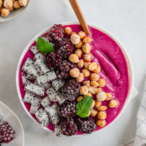 Decorate a smoothie bowl