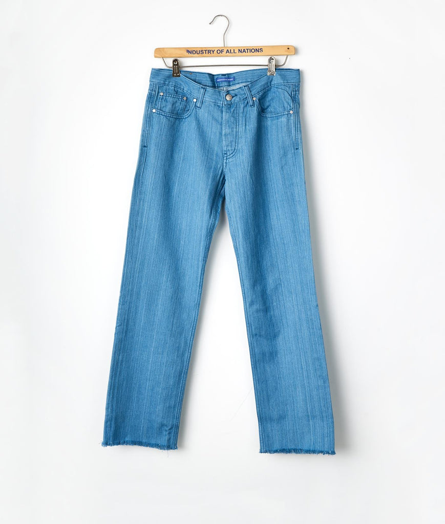 top and short jeans
