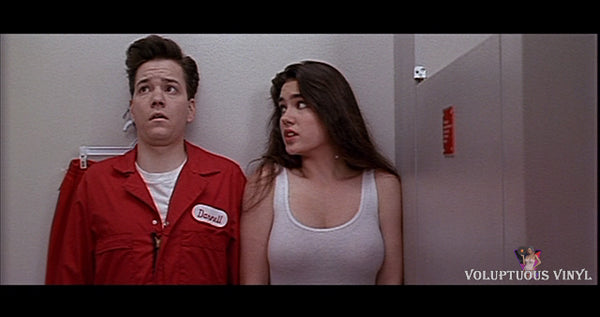 Frank Whaley and Jennifer Connelly hiding from two robbers