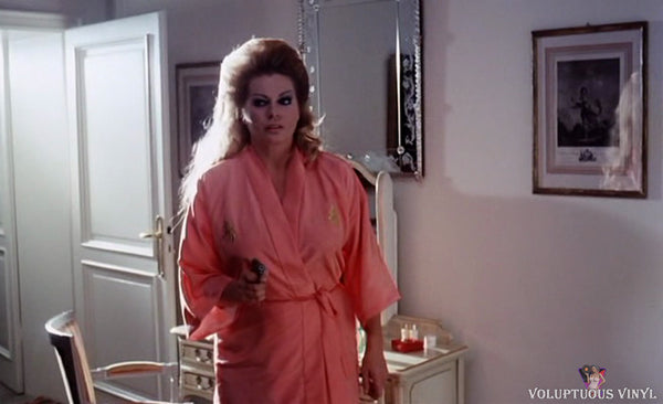 Anita Ekberg in pink robe about to get murdered
