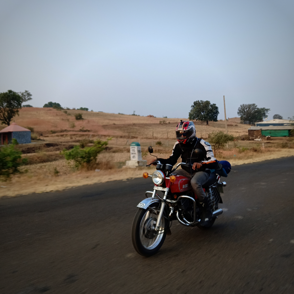 Two Stroke Tuesdays Trip Machine Company E17 Dream Machine Yamaha Rajdoot RD 350 Escorts Group Escorts Yamaha Yezdi Classic 250 Jawa 250 Royal Enfield Himalayan Yamaha RX 100 Yamaha RX 135