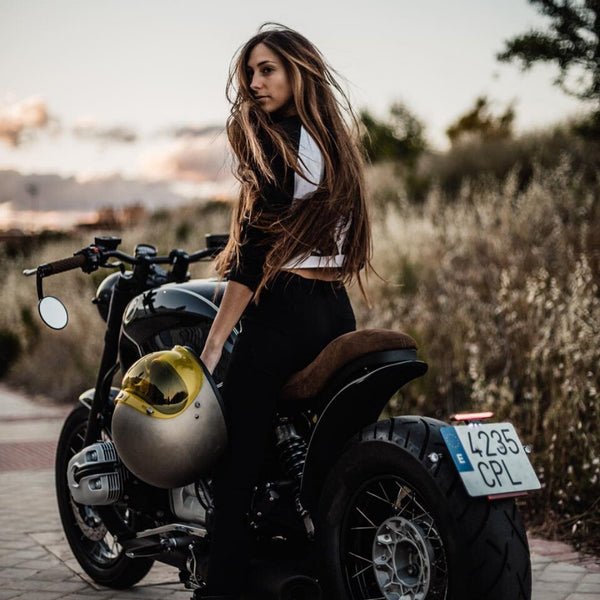 Bea Eguiraun BMW Motorrad Spanish women who ride Bikerchicks Bikergirl journalist bike tester 