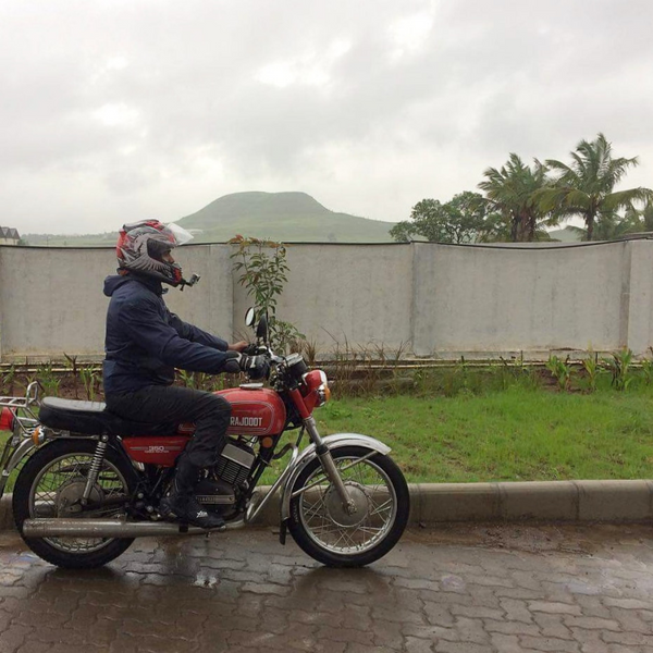 Two Stroke Tuesdays Trip Machine Company E17 Dream Machine Yamaha Rajdoot RD 350 Escorts Group Escorts Yamaha Yezdi Classic 250 Jawa 250 Royal Enfield Himalayan Yamaha RX 100 Yamaha RX 135