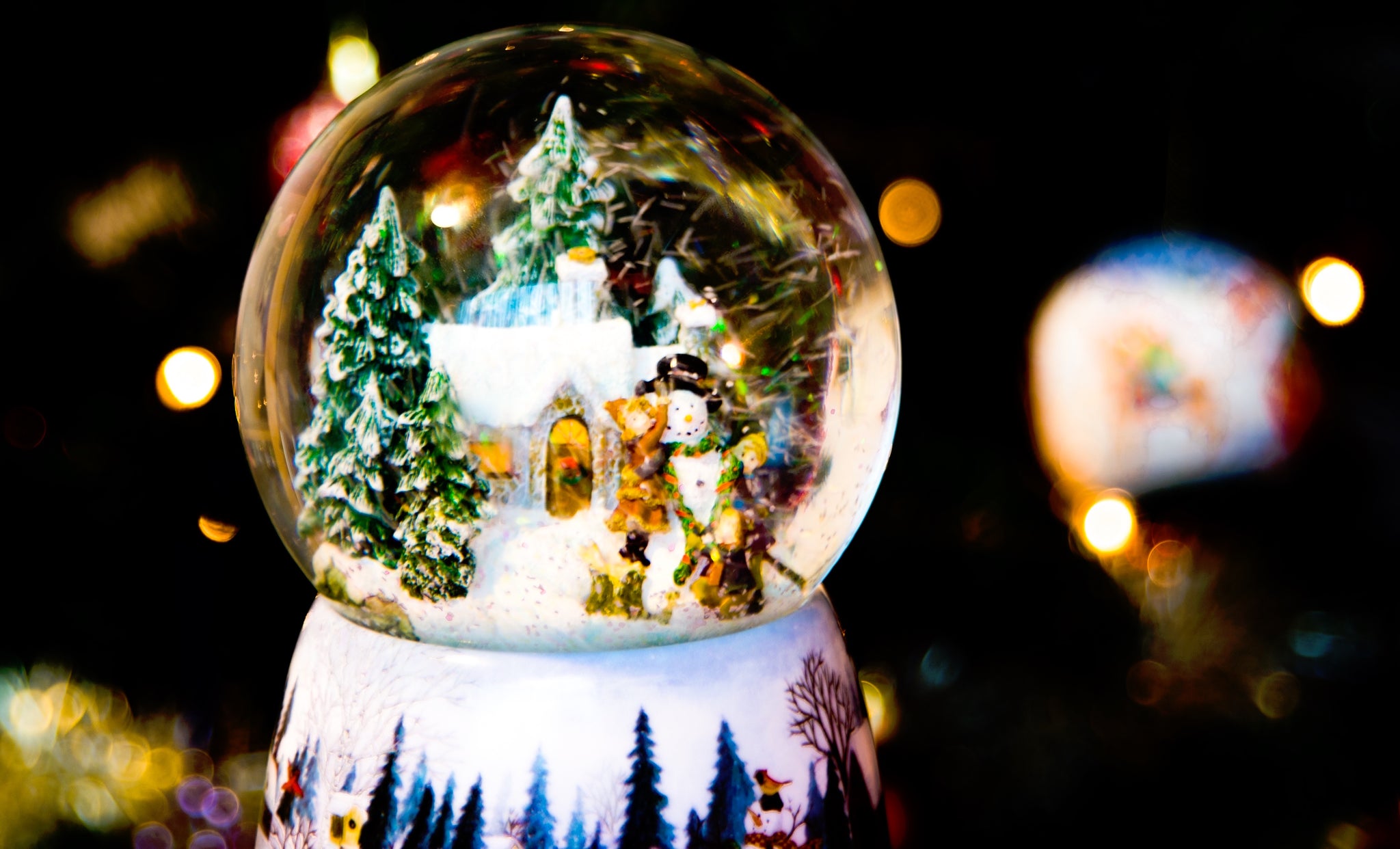 holiday snow globe with snowman