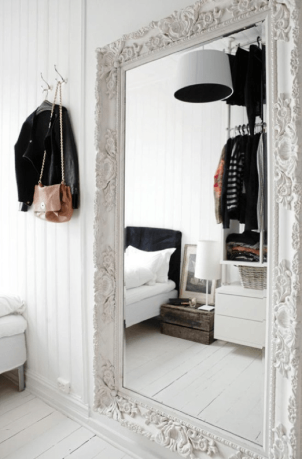 Decorating with antique mirrors