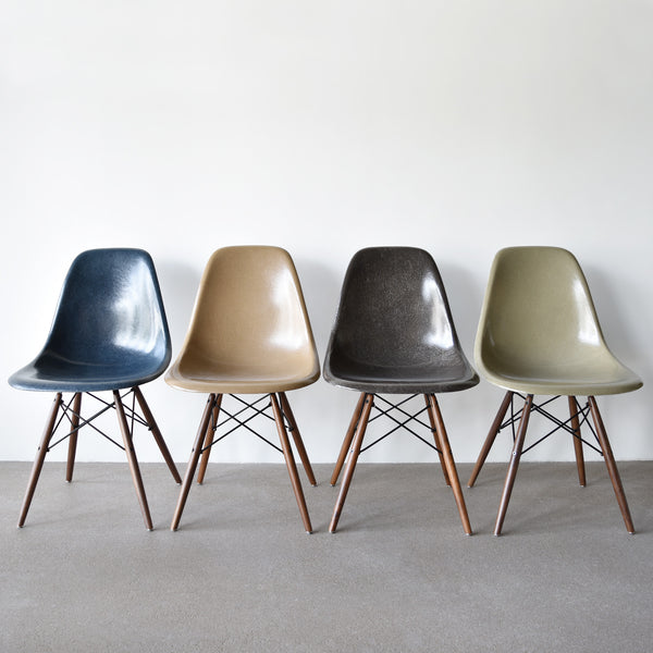 Eames DSW Charcoal, Navy Blue, Raw Umber, Tan Light â€“ Joink.nl