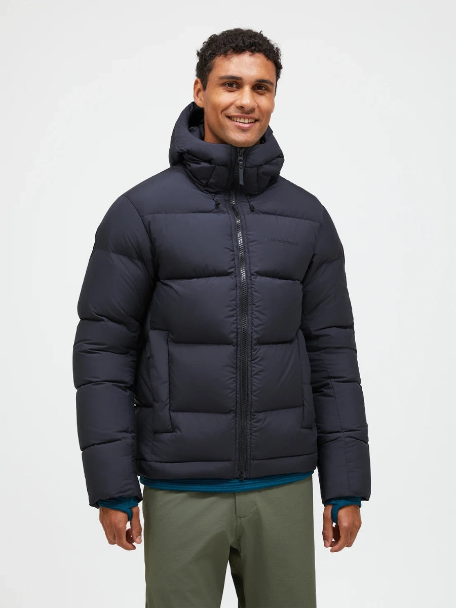 peak-performance-miesten-untuvatakki-rivel-jacket-musta-1