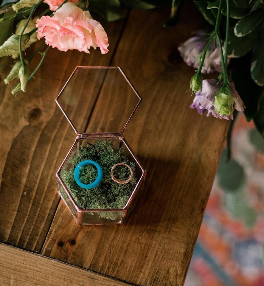 handcrafted geometric box for weddings