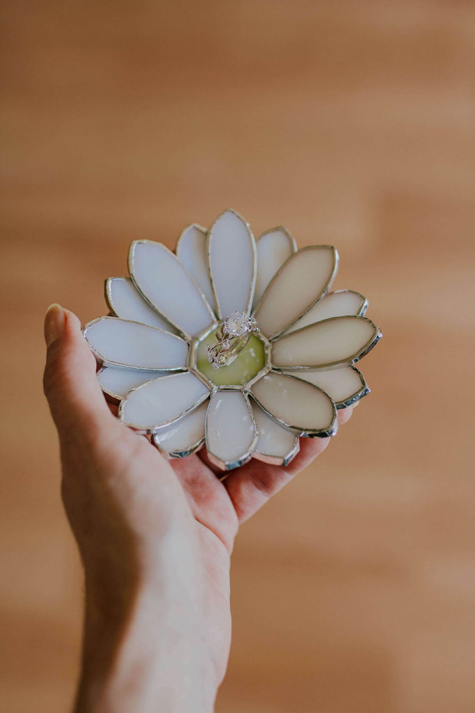 stained-glass-daisy-wedding-ring-dish-by-waen