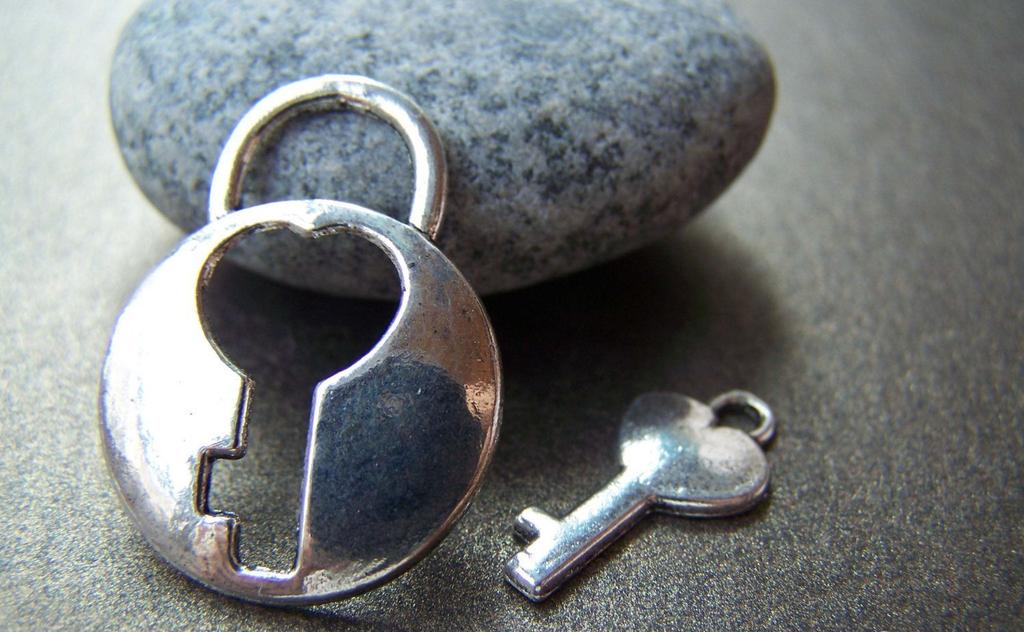 Accessories - 10 Sets Antique Silver Lock Key Toggle Clasps A3678