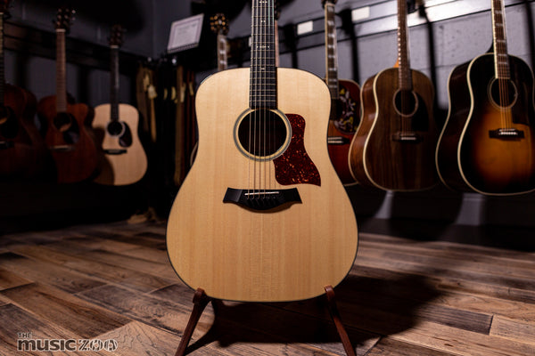 Taylor 500 Series Acoustic Guitars 1
