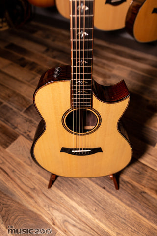 Taylor 900 Series Acoustic Guitars 1