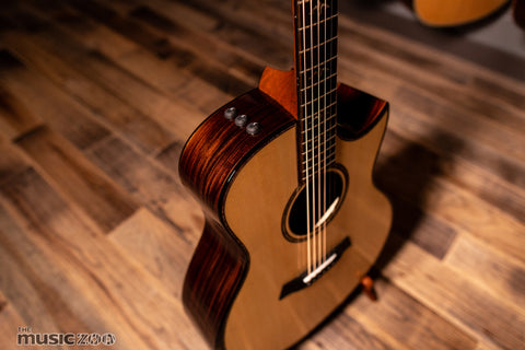 Taylor 900 Series Acoustic Guitars 8
