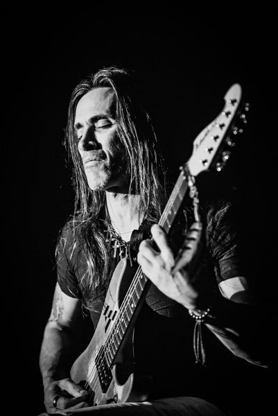 close up of Nuno Bettencourt playing guitar- the music zoo